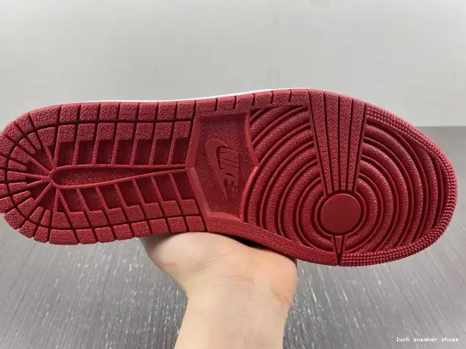 Rep LUCY Low 705329-001 Air Retro 1 Bred Jordan 0522